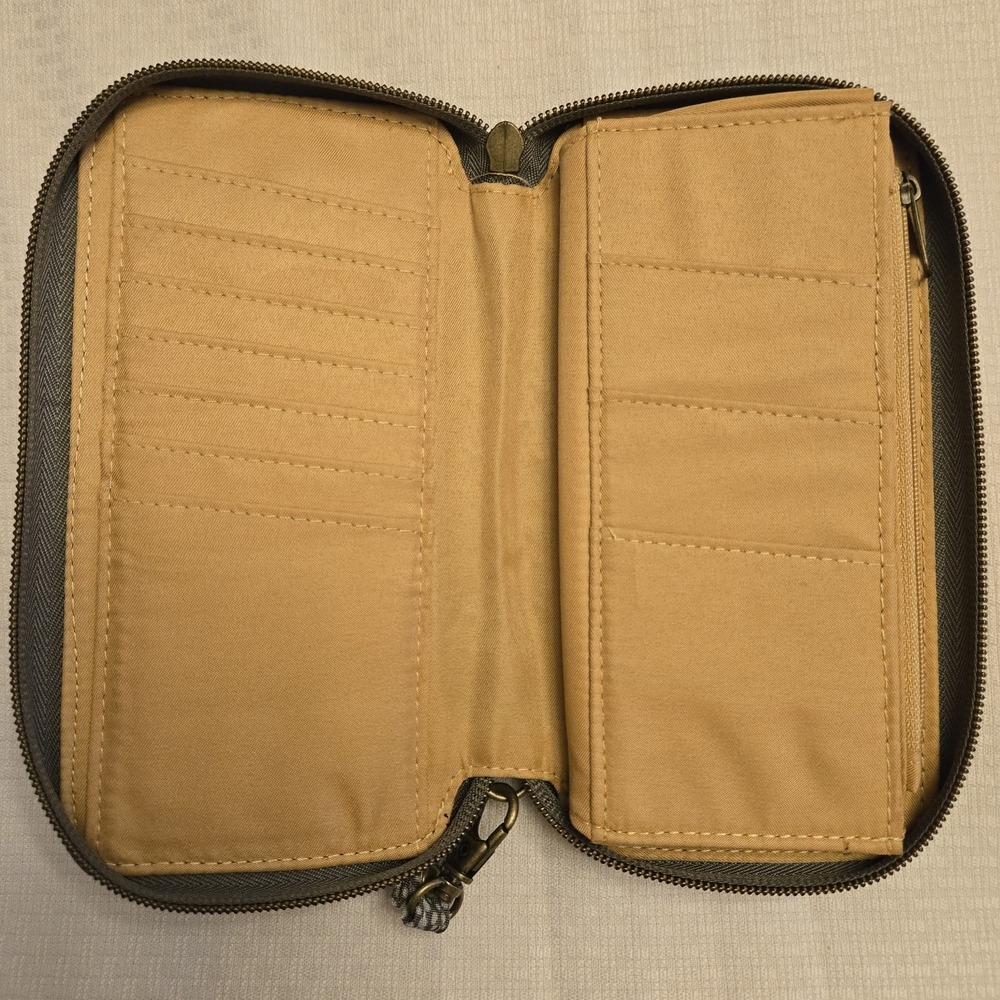TRAVELON Clutch Wallet RFID Blocking Zip Around Travel Security Vacation EUC - Picture 4 of 9